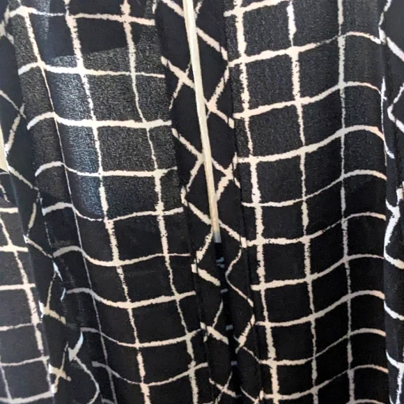 🌸 Sheer Strappy Top - Picture 6 of 6